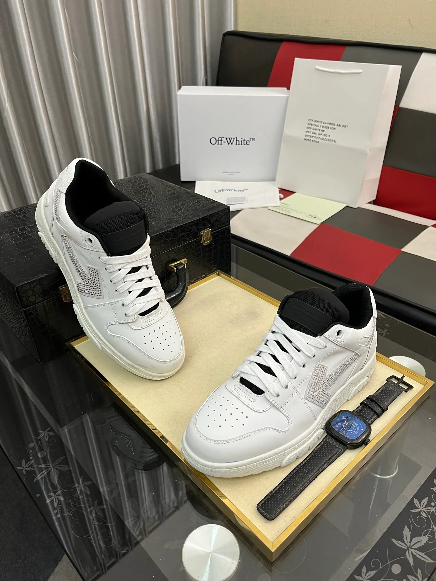 Men's shoes 💰660⌚️⌚️ OFF-White C/O VirGil Abloh fashionable and versatile casual shoes. Exclusive first release of the new model. Made of environmentally friendly cowhide leather and mesh fabric upper material. The insole is embedded with foam cushioning EVA material. The correct midsole is equipped with EVA lightweight cushioning. External tooth nail rubber outsole. The correct accessories are customized simultaneously. Women's model: 35-40 Men's model: 39-45